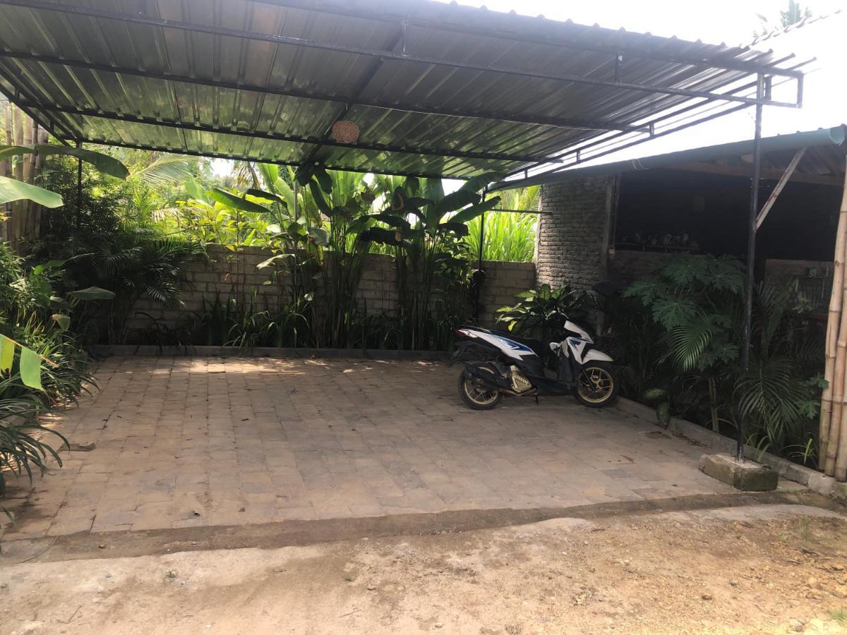 סלונג בלנאק Tropical Sunday Bungalow - Surf And Stay מראה חיצוני תמונה